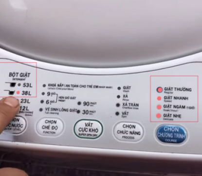  Máy giặt là thiết bị không thể thiếu trong mỗi gia đình hiện đại, giúp tiết kiệm thời gian và công sức cho việc giặt giũ. Tuy nhiên, trong quá trình sử dụng, máy giặt có thể gặp phải các sự cố, trong đó lỗi bảng điều khiển và nháy đèn báo lỗi là một trong những vấn đề phổ biến. Đặc biệt, tại quận Bình Chánh, tình trạng máy giặt bị lỗi bảng điều khiển, nháy đèn báo lỗi đang gây không ít phiền toái cho người dùng. Bài viết này sẽ cung cấp thông tin chi tiết về nguyên nhân, dấu hiệu nhận biết, ảnh hưởng và cách phòng tránh sự cố này.
